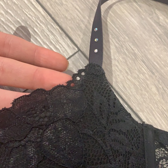 Black lace bra - Picture 2 of 3